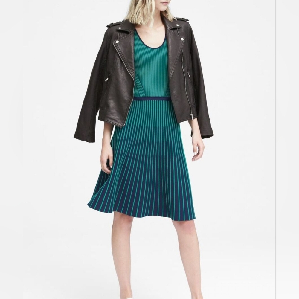 "Banana Republic" Elegant Green Sleeveless Dress SIZE :M